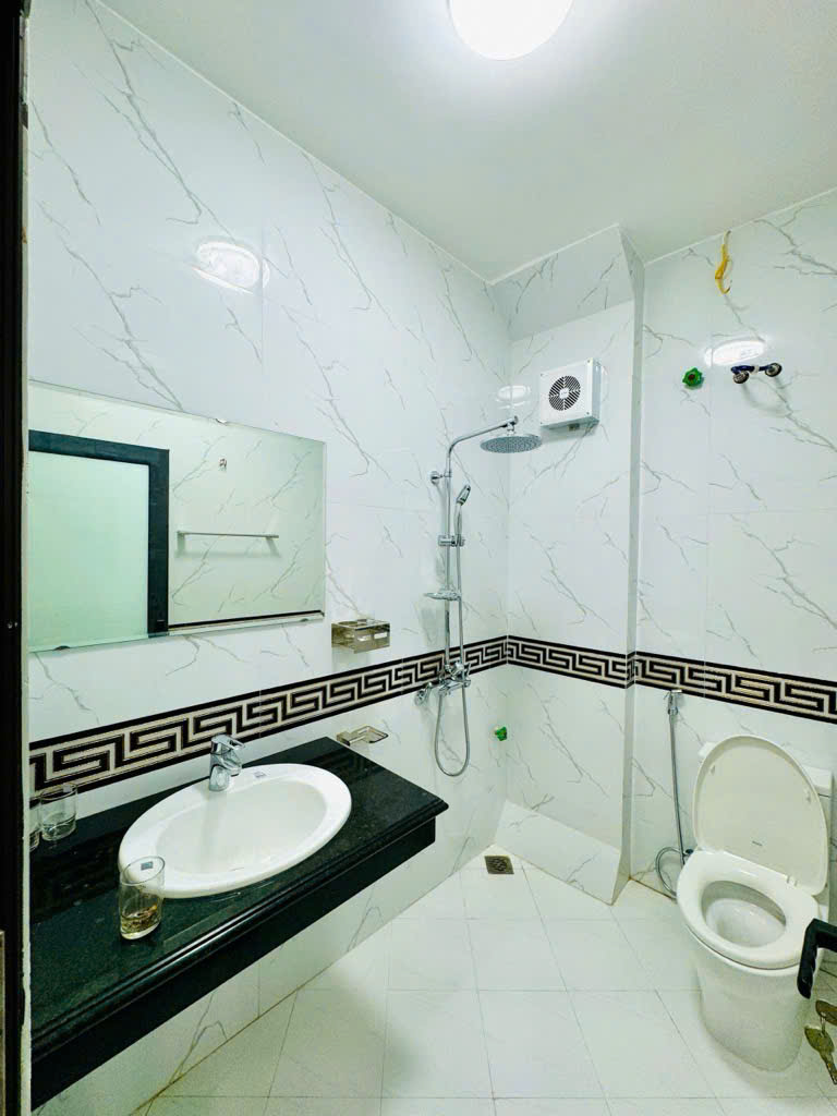 Bán nhà  Nguyễn Trãi vị trí trung tâm gần phố, ngõ rộng đẹp 36m2 6.5 tỷ